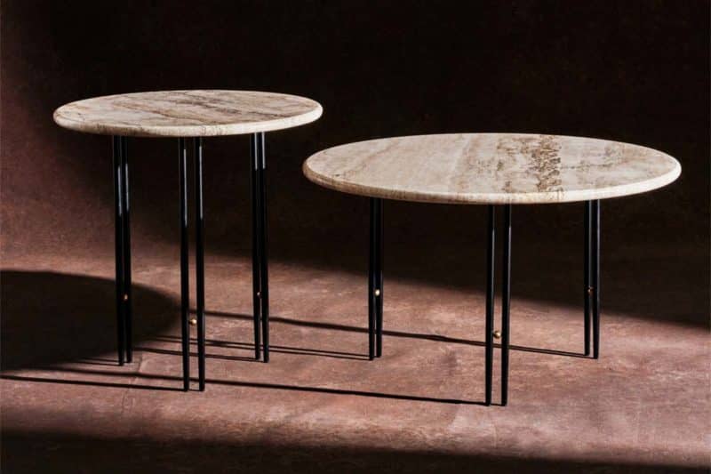 Gubi présente de nouvelles tables basses en travertin de la collection