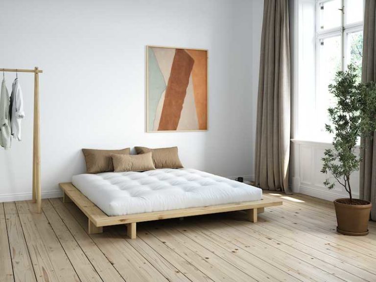 Un lit futon design pour une chambre Japandi et minimaliste avec Karup ...